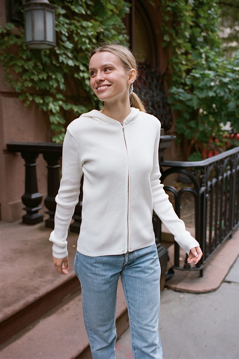 Arden Crop Hoodie | White / Cropped Fit