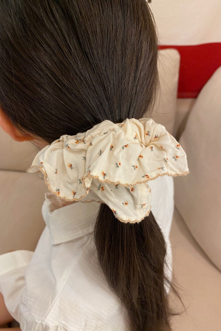 Floral Scrunchie | Ivory