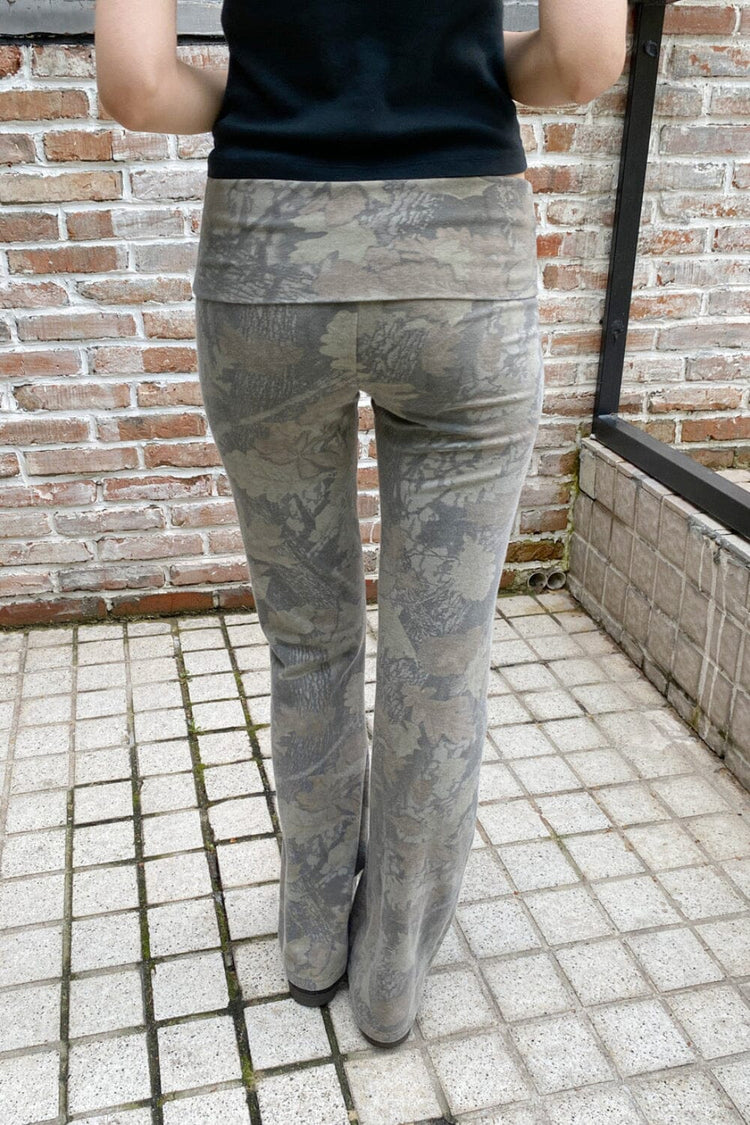 Priscilla Camouflage Pants | Light Camouflage Leaves / XS/S