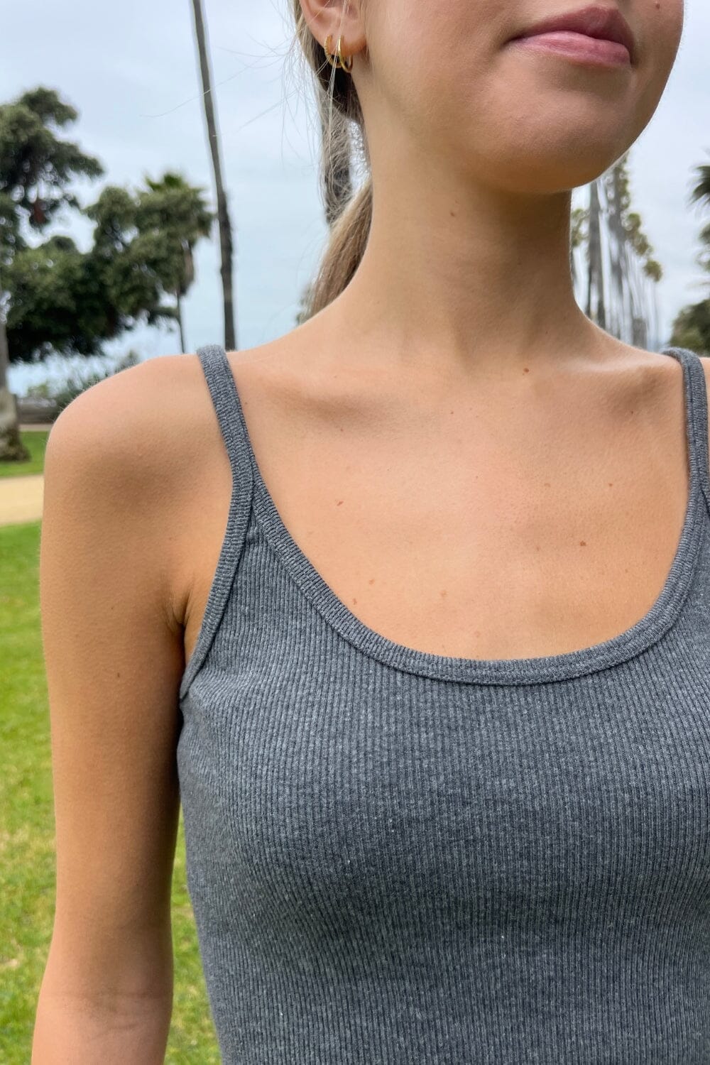 Dark Heather Grey / Cropped Fit