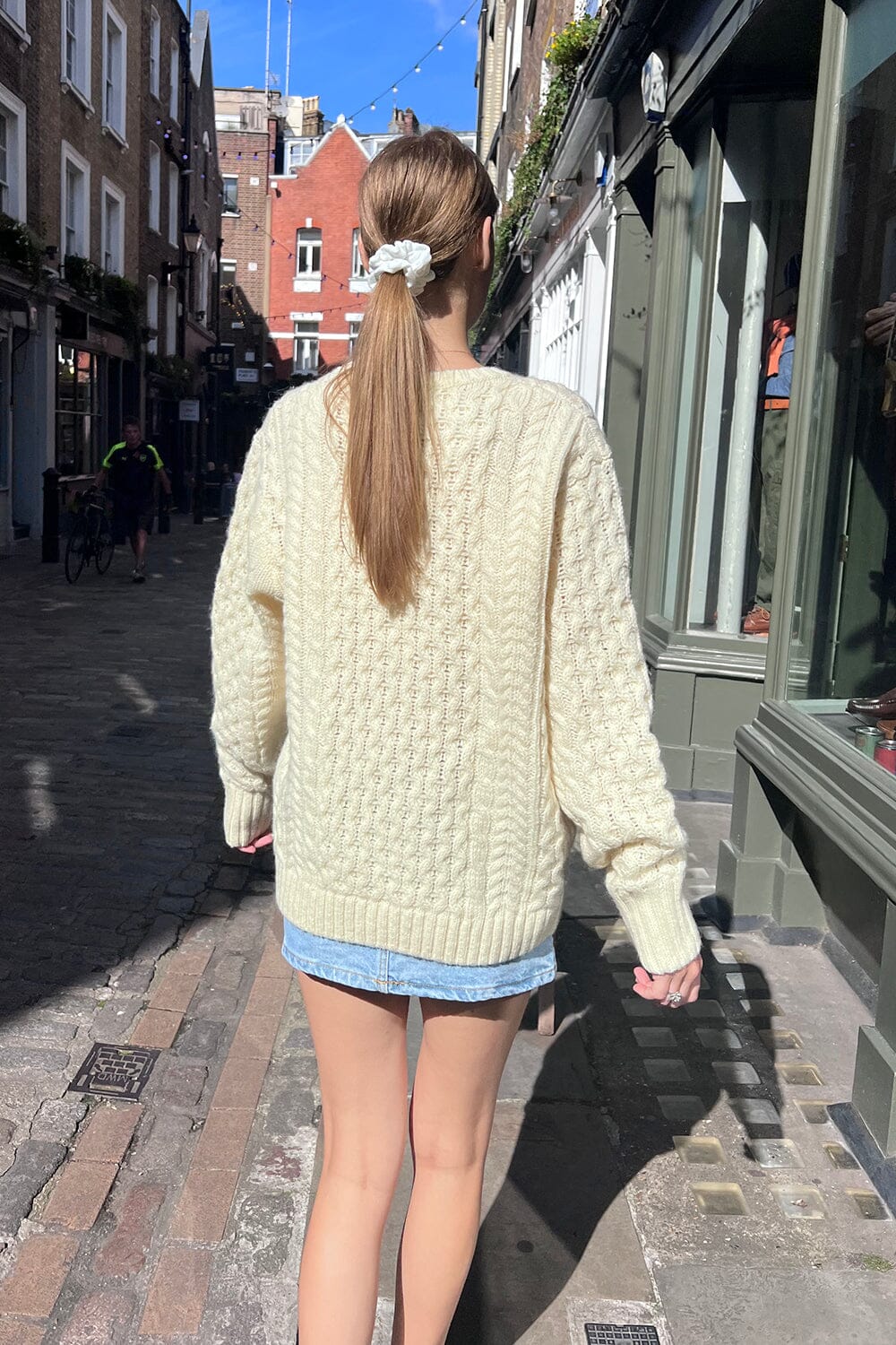 Cream / Oversized Fit