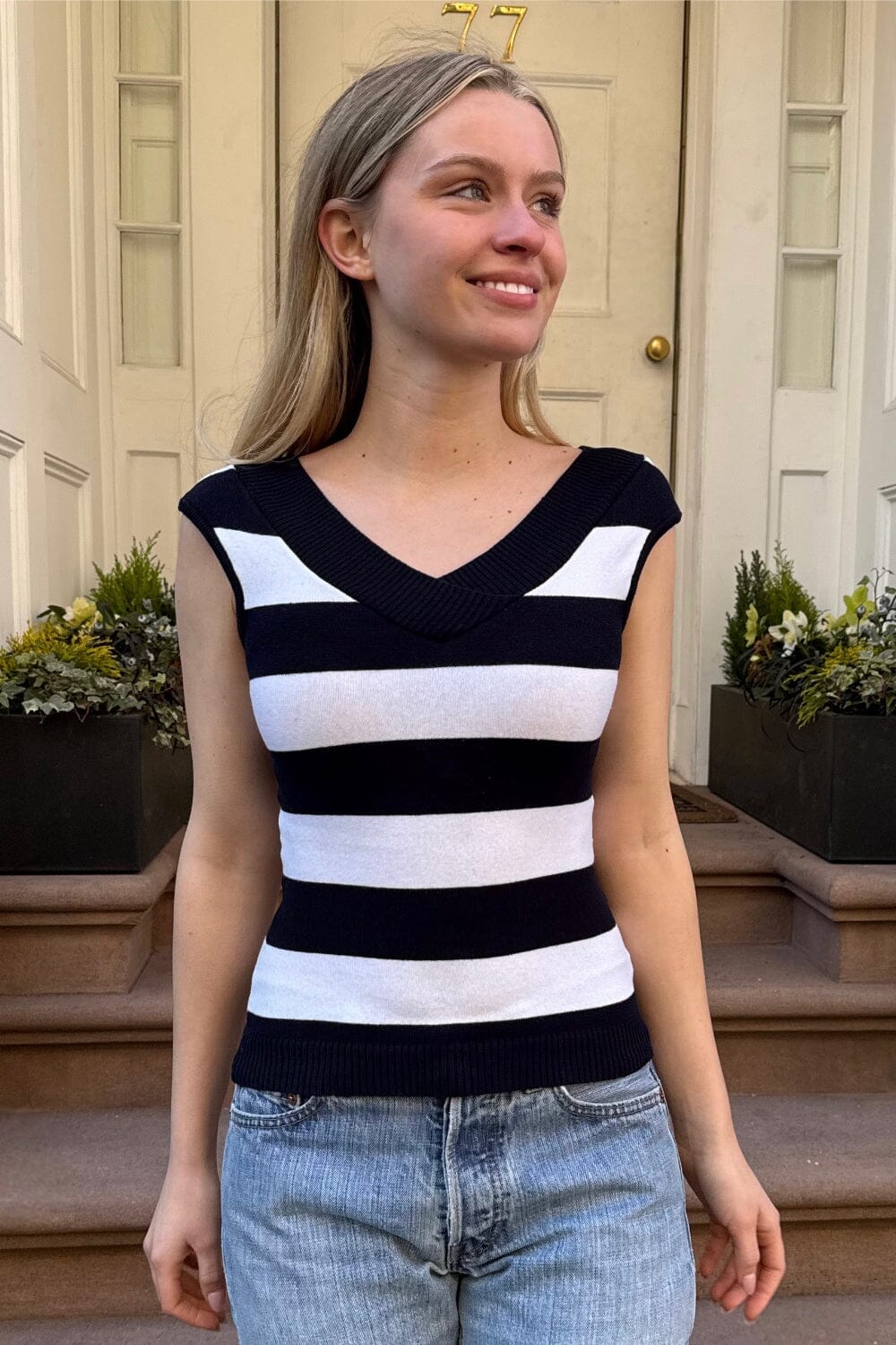 Amira Stripes Top | Black And White Stripes / XS/S