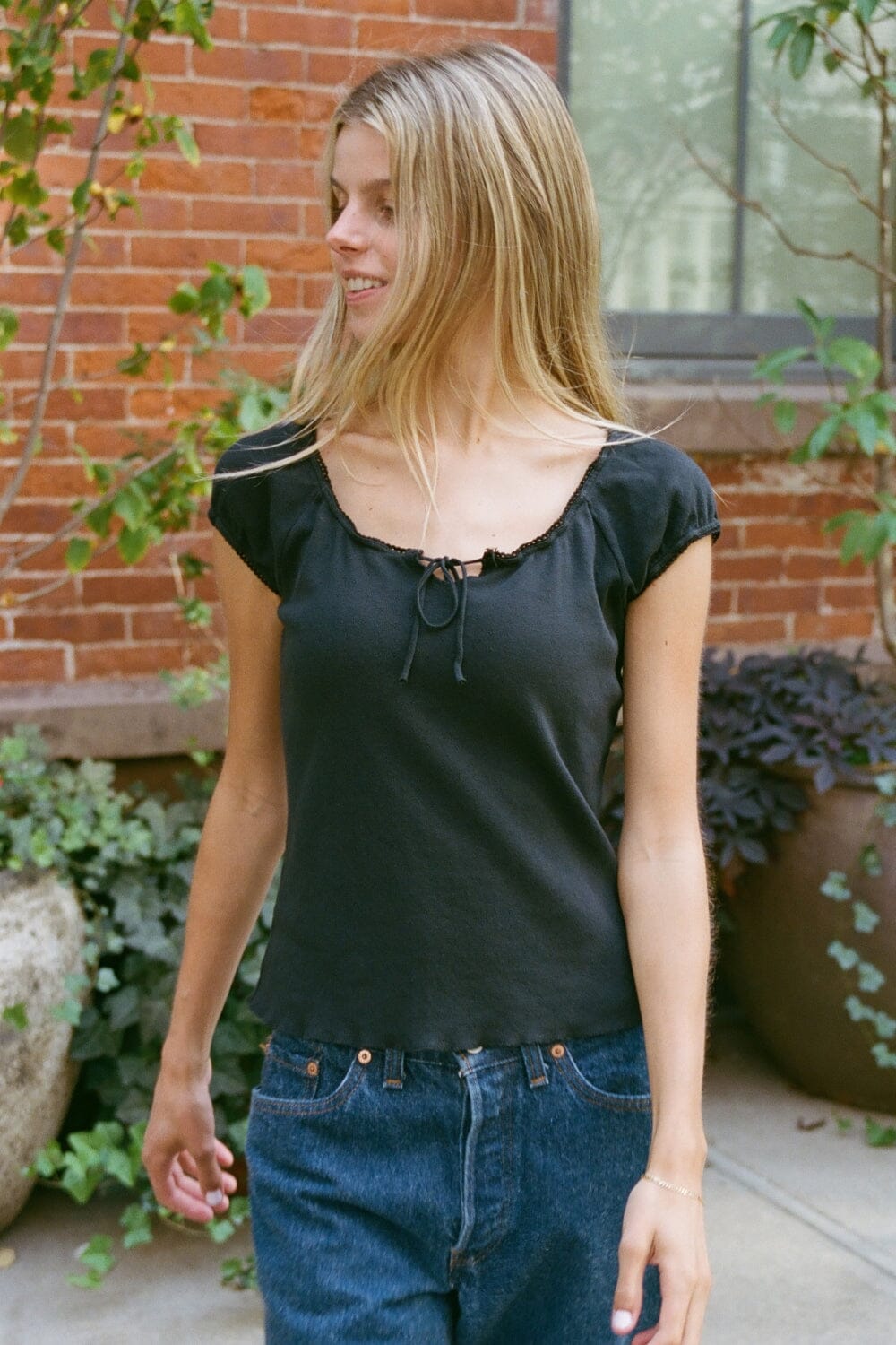 Noa Eyelet Top | Black / XS/S