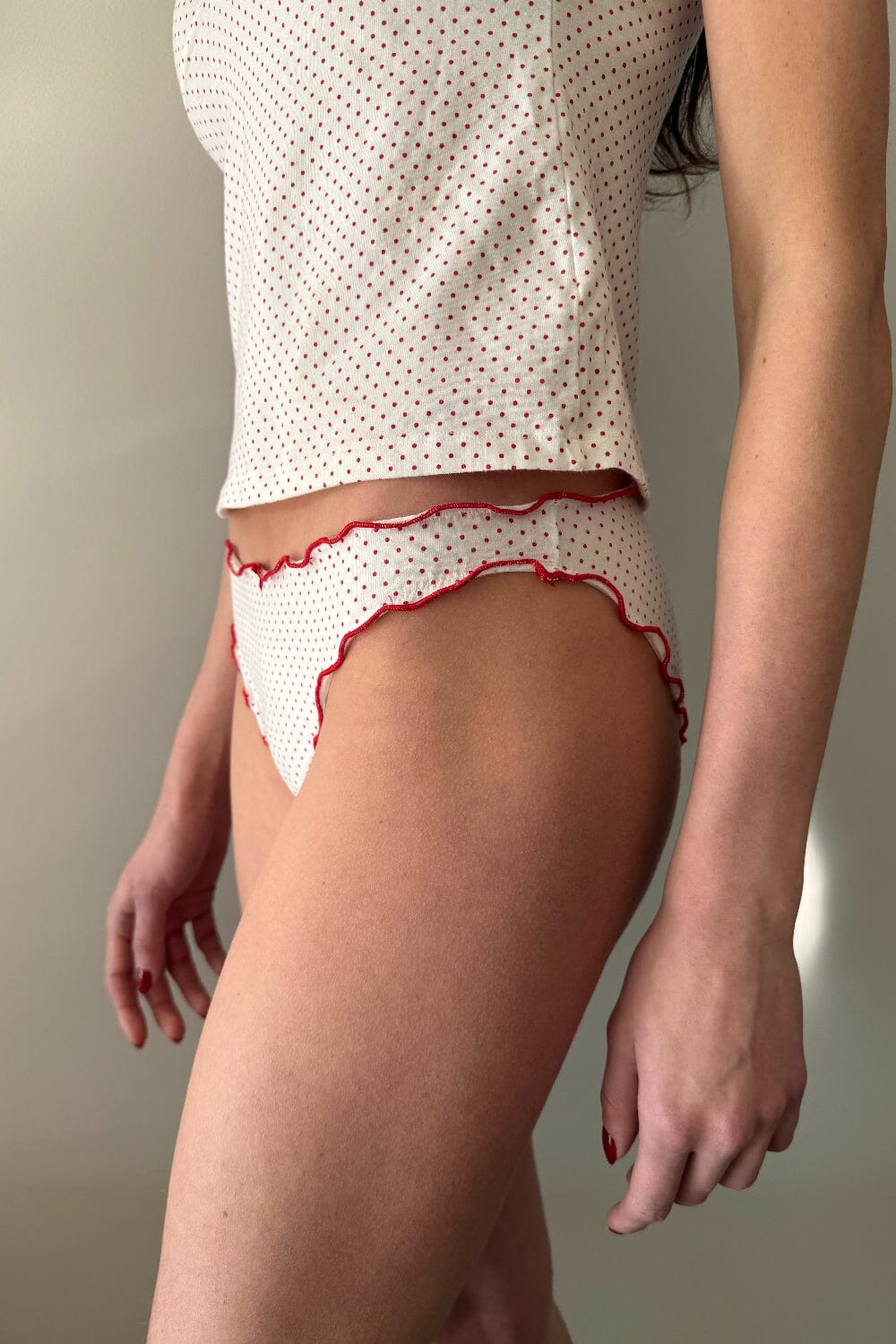 White and Red Polka Dots / S