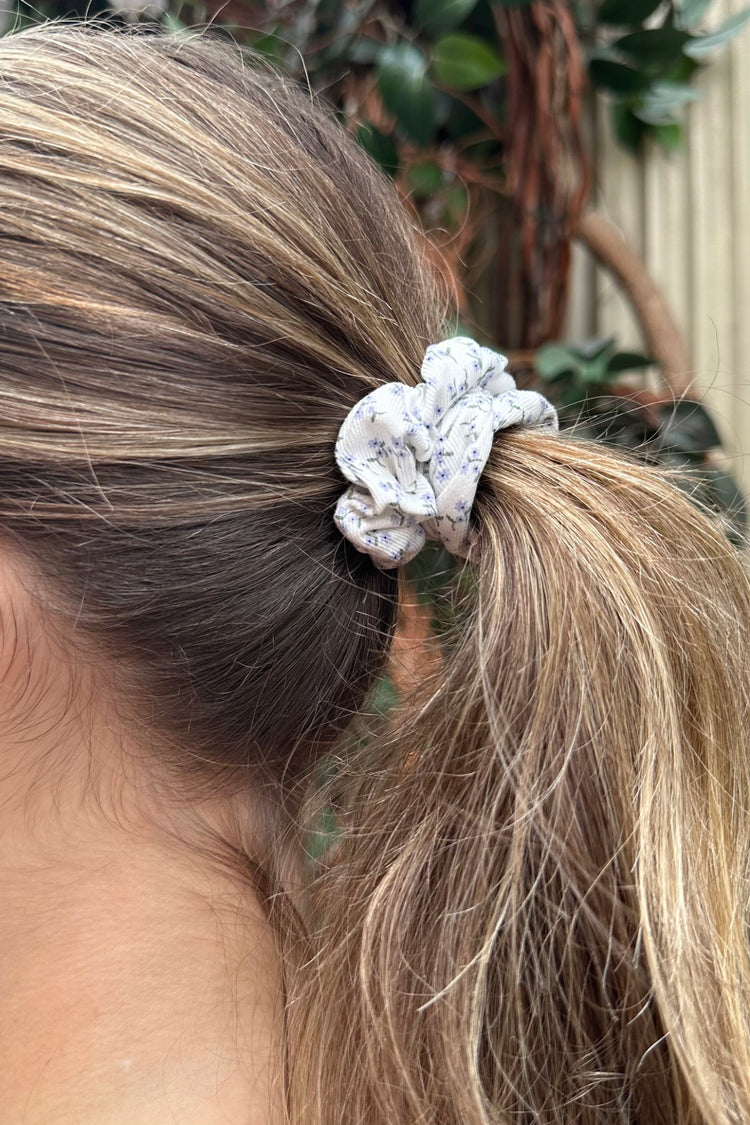 Floral Scrunchie | Ivory With Light Blue Daisy