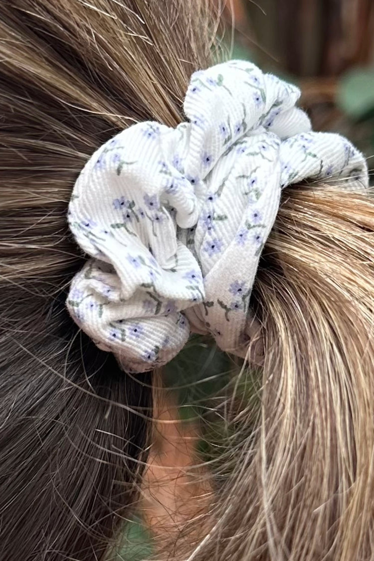 Floral Scrunchie | Ivory With Light Blue Daisy