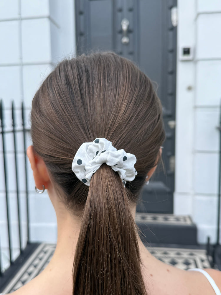 Polka Dots Scrunchie | Polka Dots Scrunchie