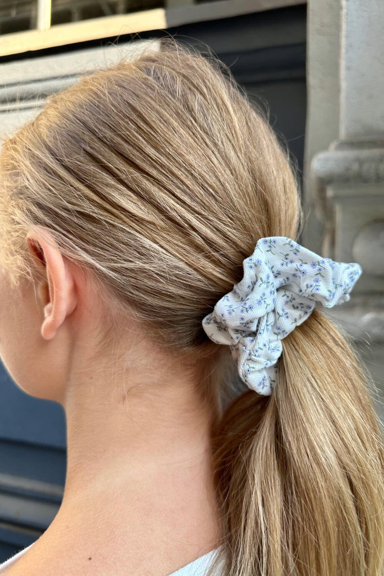 Floral Scrunchie | Ivory With Light Blue Daisy