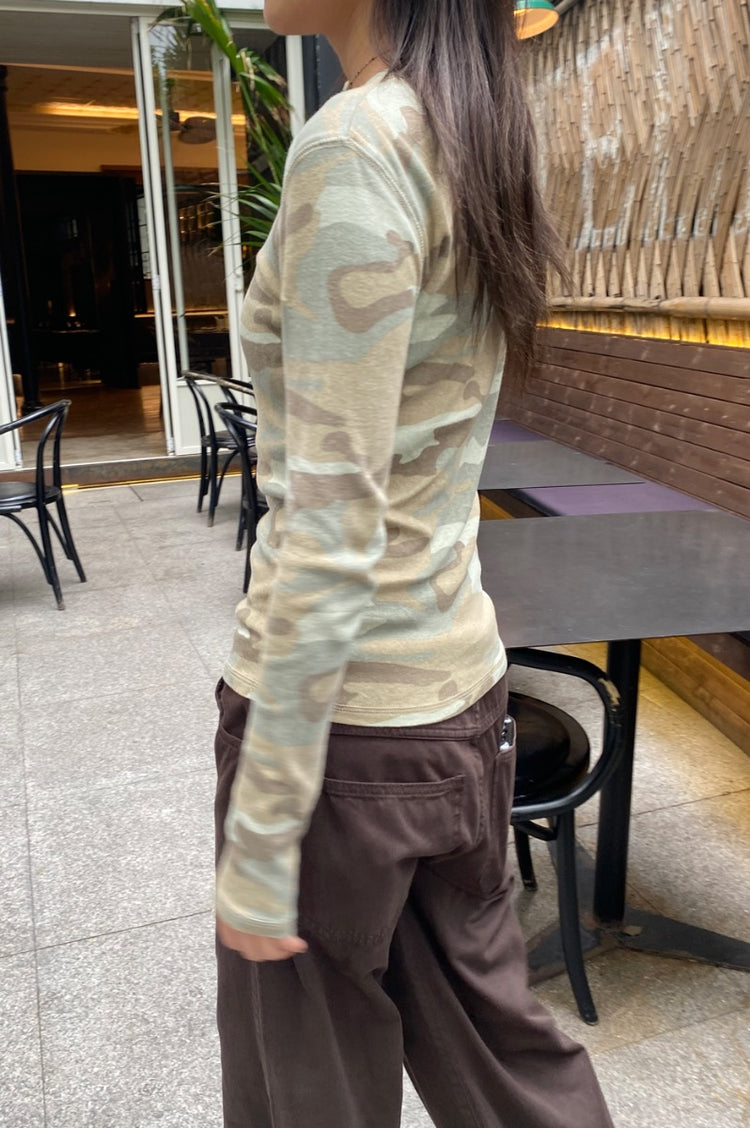 Ainsley Camo Top | Light Camouflage