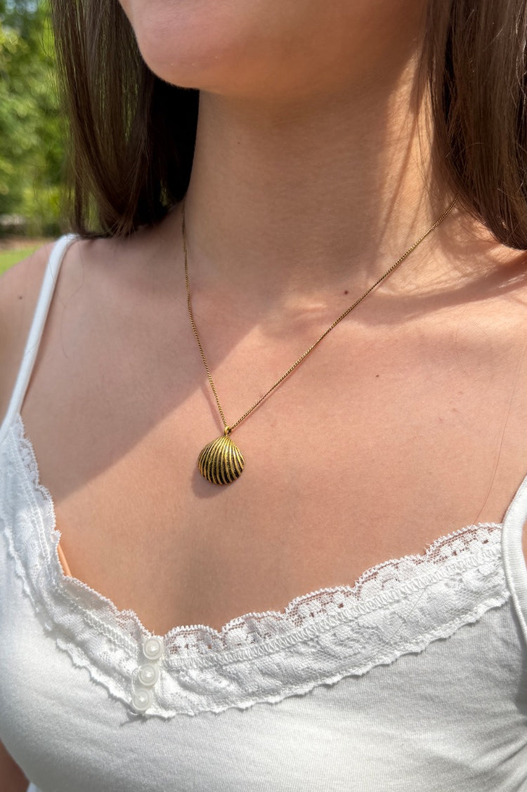 Seashell Necklace | Gold