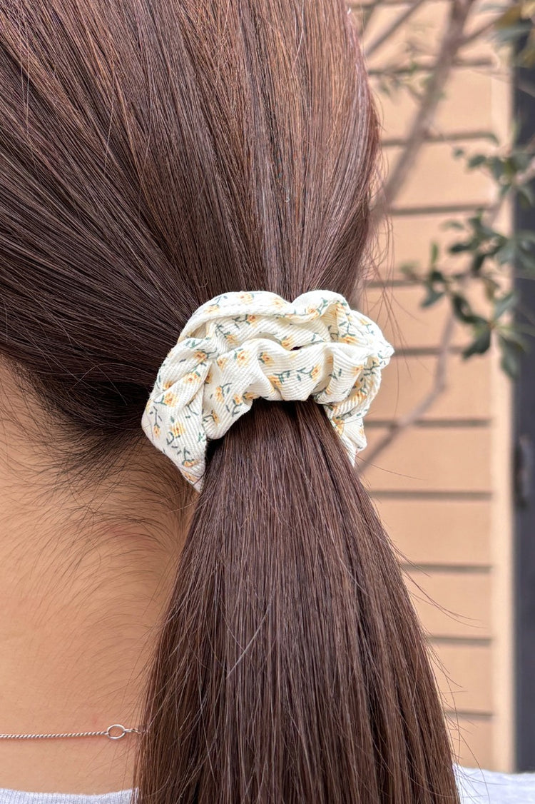 Floral Scrunchie | Cream