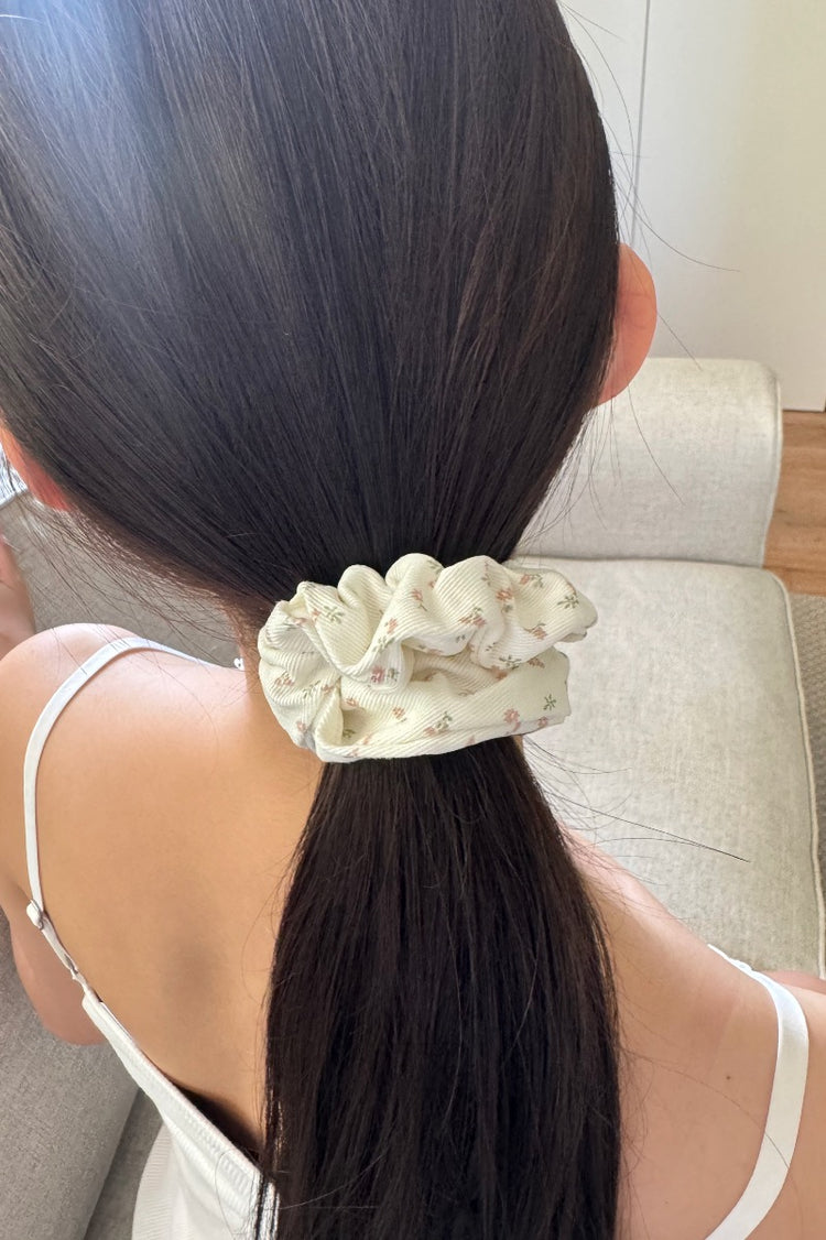 Floral Scrunchie | Ivory